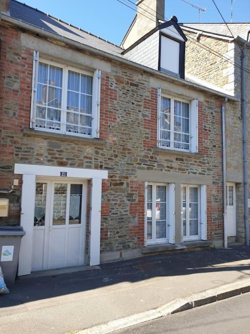 Maison De Ville Situee A 8 Kms Du Mont St Michel Pontorson Eksteriør billede